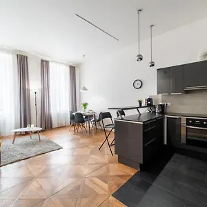  Appartement Exclusive Near Kafka's Head